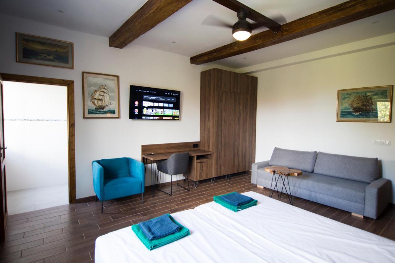 Luxurio Rooms With Baths Livorno Exteriör bild